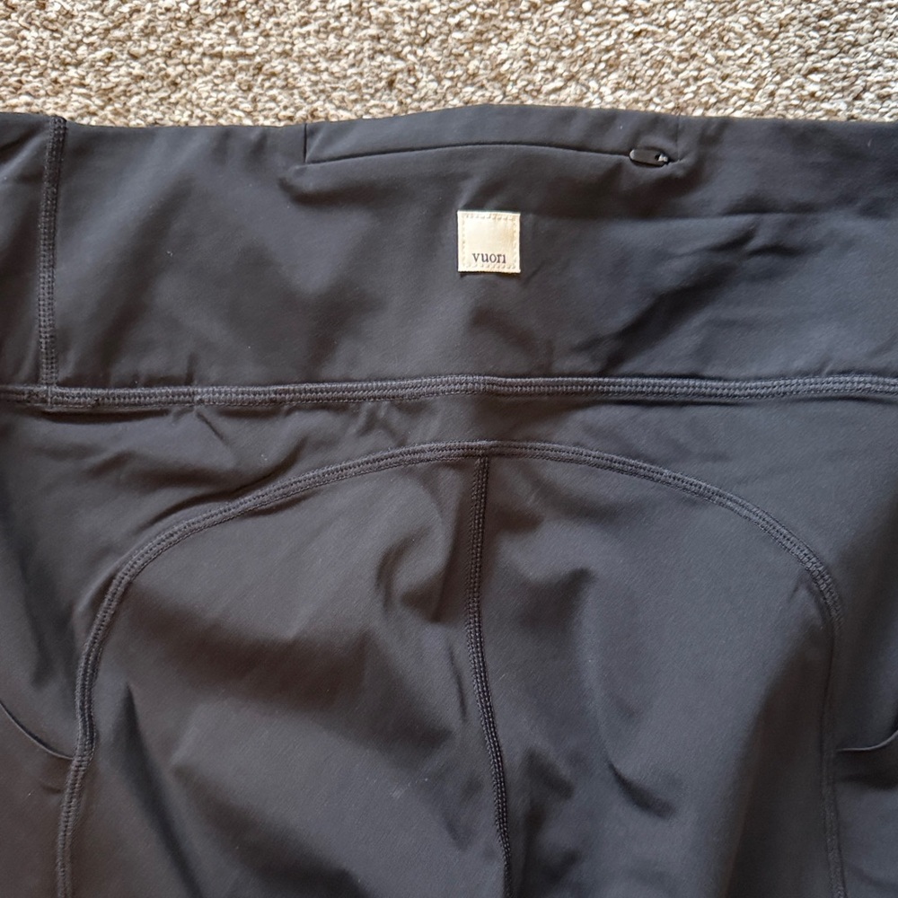 Vuori Black Performance Leggings with Back Pocket